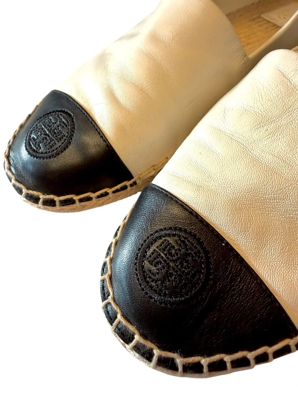 Tory Burch Mestico Espadilles Size 8-1/2 White with Black Toe